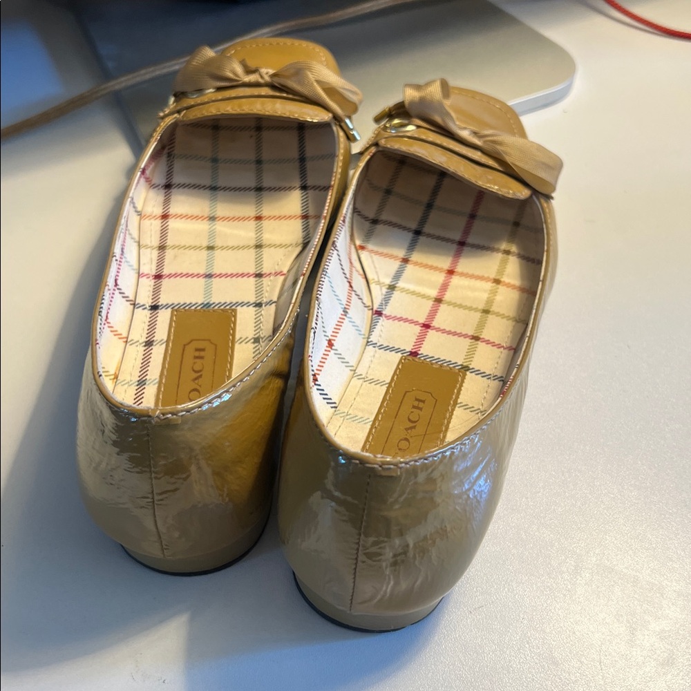 Coach, size 6.5, Patent Leather Bow Flats (minor wear) - Picture 4 of 10
